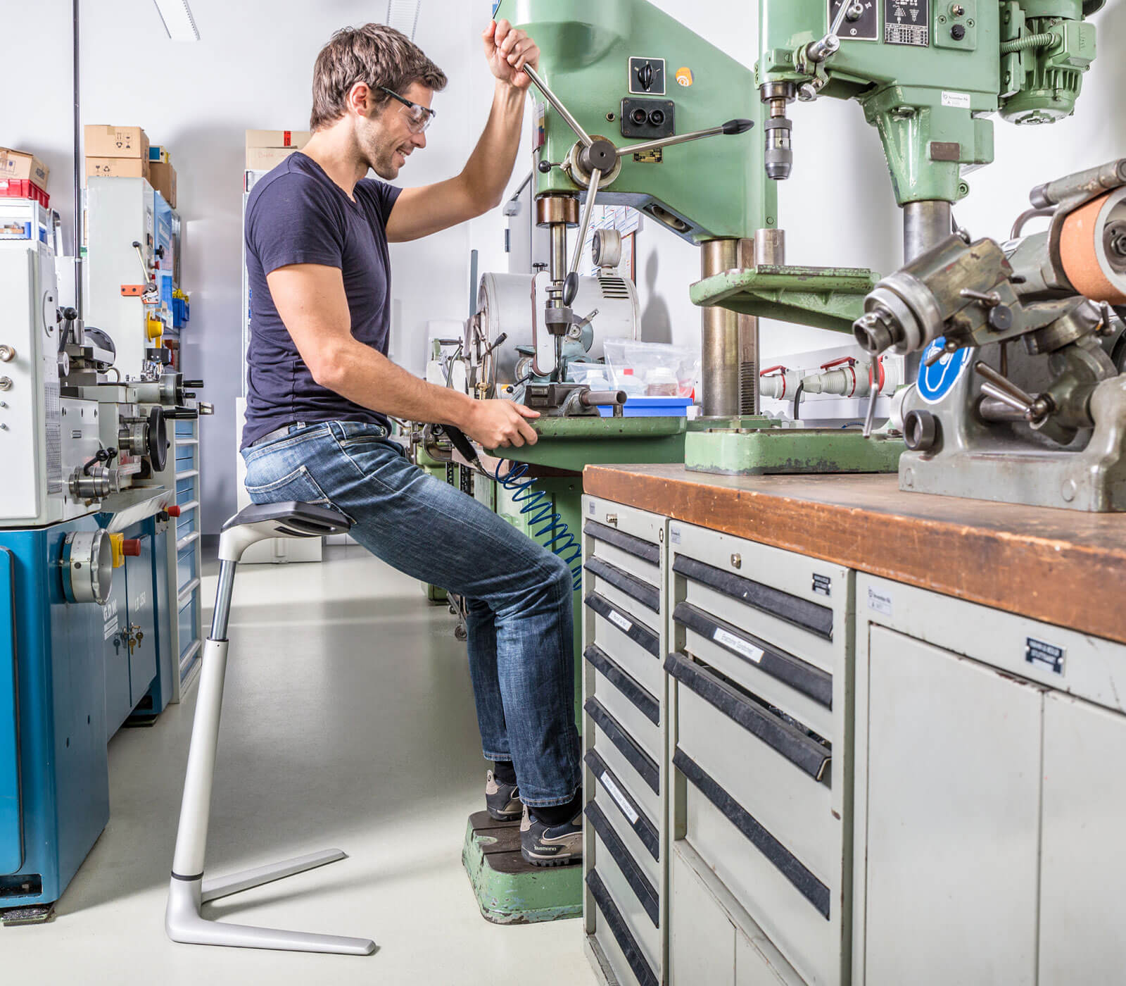 Stehhilfe Fin in der Werkstatt {{brizy_dc_image_alt imageSrc=